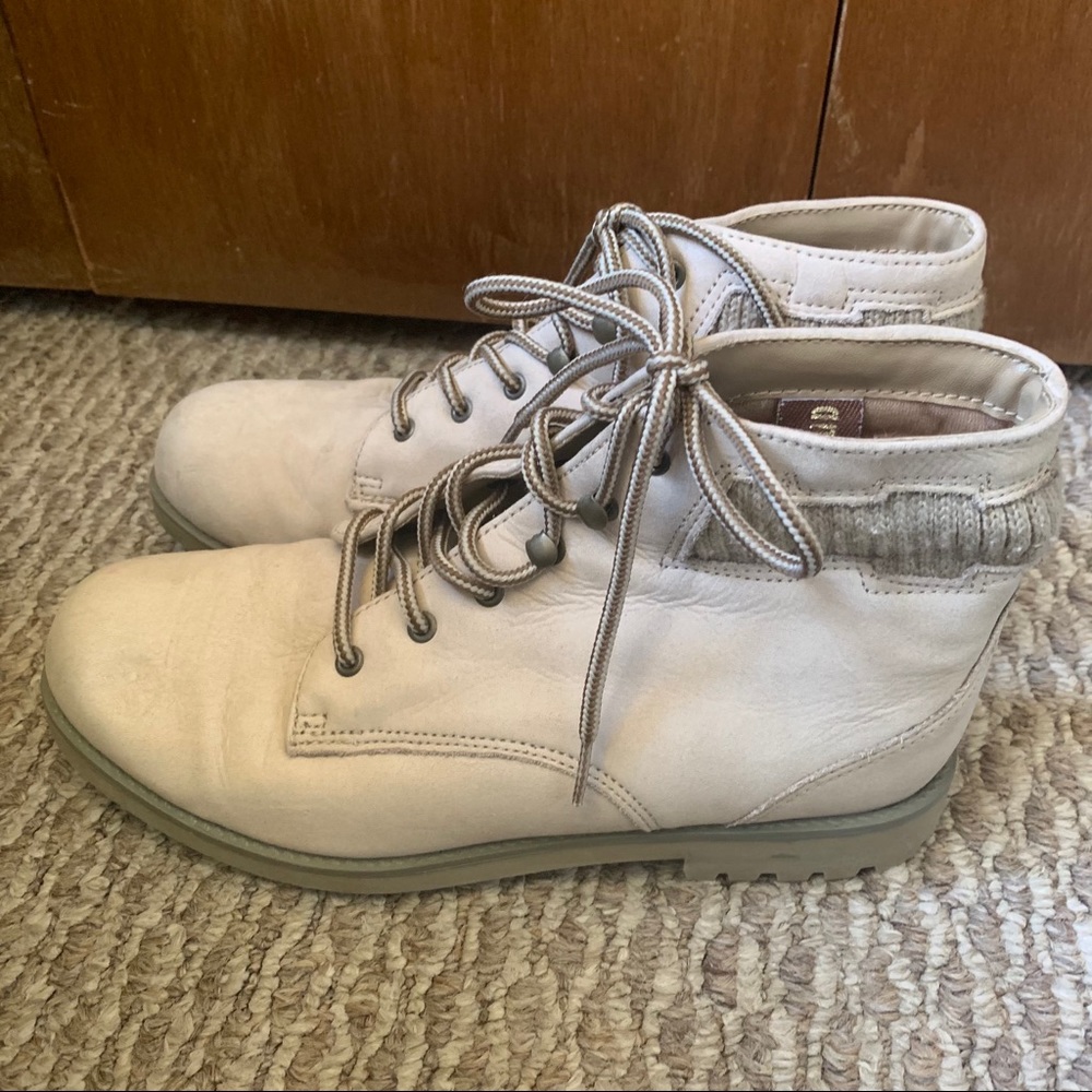 🍂Boots🍂 - Picture 4 of 7